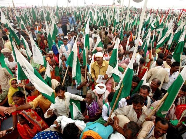 'Jan Satyagraha' protesters celebrate after an agreement between Union Rural Development Minister Jairam Ramesh and Ekta Parishad's promoter PV Rajagopal in Agra. PTI/Shahbaz Khan