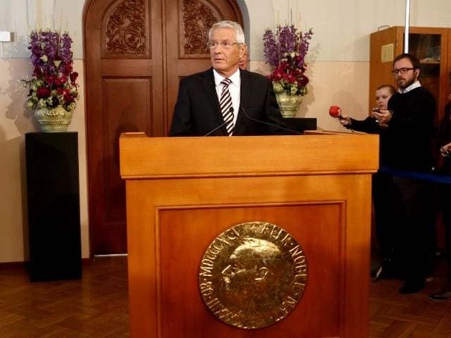 Norwegian Nobel Committee chairman Thorbjoern Jagland announces the European Union as the recipient of the 2012 Nobel Peace prize in Oslo, Norway. AFP/Heiko Junge
