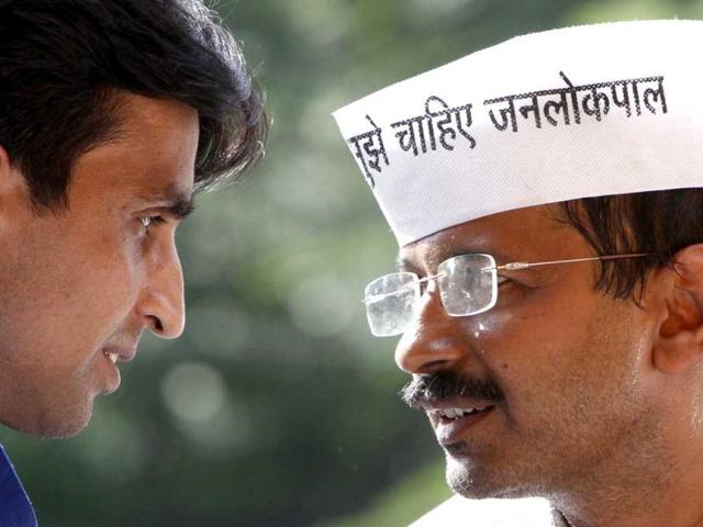 Arvind Kejriwal and Kumar Vishwas during a dharna at Parliament Street in New Delhi. HT/Mohd Zakir