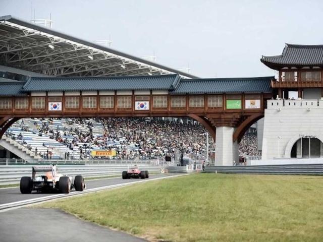 Cars are seen during the qualifying session of the Formula One Korean Grand Prix at the Korean Circuit in Yeongam. AFP / Philippe Lopez