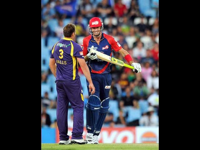 Delhi Daredevils cricketer Kevin Pietersen jokes with Kolkata Knight Riders Jacques Kallis during Group A of the Champions League T20 at Super Sports Park in Centurion. AFP Photo