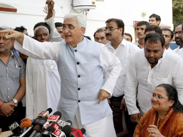 Union minister for Law and justice Salman Khurshid reacts angrily, while his wife Louise Khurshid smiles at a press conference in New Delhi. Khurshid produced pictures and documents to defend himself against the allegations of financial irregularities levelled against his NGO. HT Photo/Arvind Yadav
