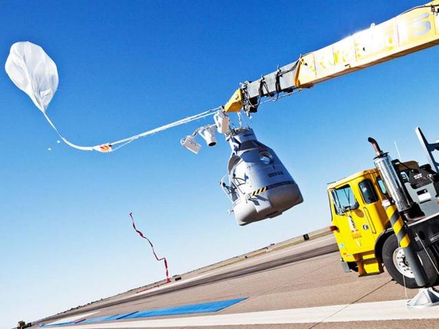 This picture provided by www.redbullcontentpool.com shows the crane and balloon launching Felix Baumgartner in the capsule during the final manned flight for Red Bull Stratos in Roswell, New Mexico. AFP/Red Bull Handout