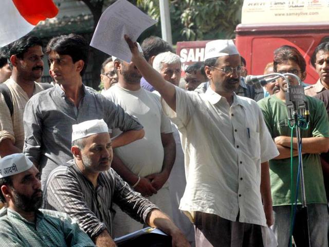 Activist-turned-politician Arvind Kejriwal addressing supporters during a protest at Jantar Mantar in New Delhi. UNI Photo