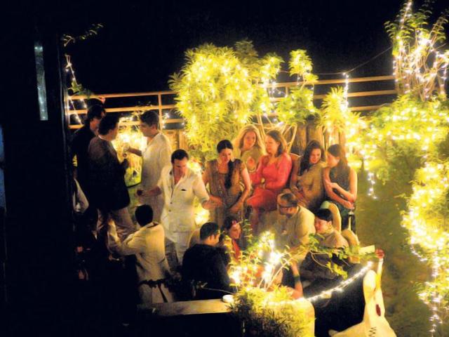 Saif and Karisma Kapoor greet the guests.