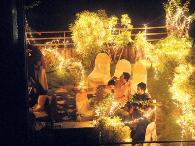 Karisma, Saif and Karan Johar can be seen enjoying the party.