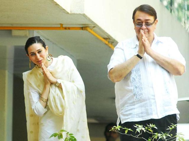 Karisma Kapoor and Randhir Kapoor greet media. HT Photo/Prodip Guha