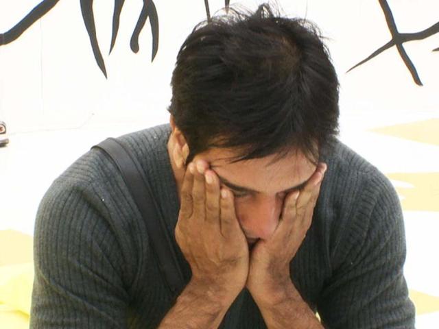 Rajev cries when his former wife Delnaaz ignores him.