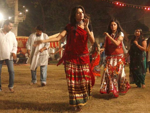 People enjoying Garba and Dandiya during Navratri festival celebrations at Gujarat Vihar in East Delhi. HT/Sonu Mehta