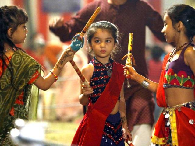 Children take part in Garba and Dandiya, celebrating Navratri Utsav organized Gujarat Youth club at Gujarat Vihar in East Delhi. HT/Sonu Mehta