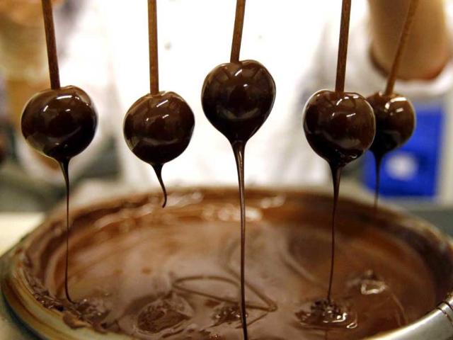 A confectioner produces original Salzburger Mozartkugeln pralines in the confectionery 'Fuerst' in the Austrian city of Salzburg. Reuters/Dominic Ebenbichler