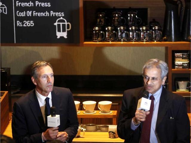 Starbucks Coffee’s chairman Howard Schultz with Tata Global Beverages vice-chairman RK Krishnakumar at India’s first Starbucks outlet inaugurated in Mumbai. HT/Vijayanand Gupta