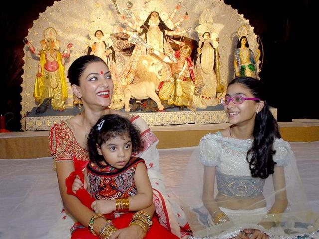 Sushmita Sen is a single mother of two adopted daughters Alisah 3, and Renee, 13.