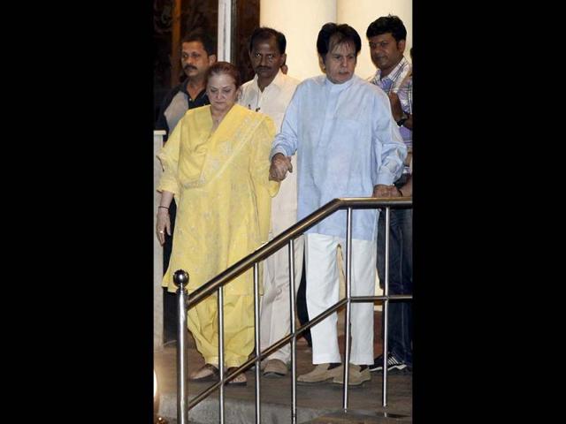 Veteran actors Dilip Kumar (right) and wife Saira Banu came to Lilavati hospital to pay their condolence.