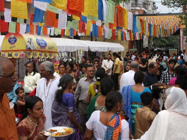 People throng the Durga Puja pandal during Durga Puja festival at Mayur Vihar, New Delhi. (Sushil Kumar/Hindustan Times)
