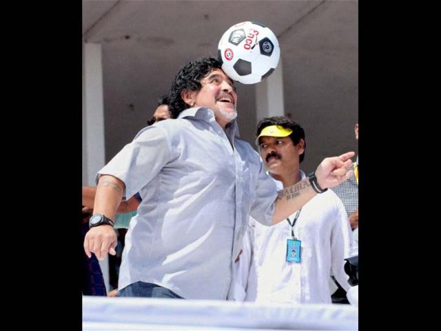 Footballer Diego Armando Maradona shows his skills at a function at Jawahar Stadium in Kannur. PTI Photo