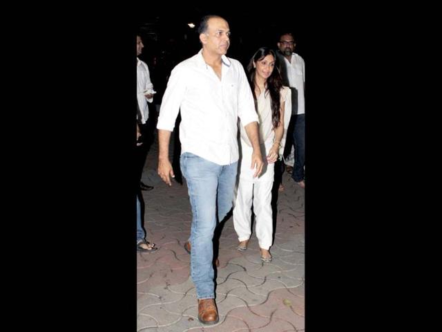 Ashutosh Gowariker arrives at the Chautha.