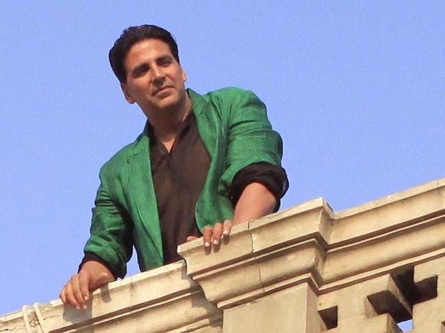 Akshay, who was shooting for Boss in Chandni Chowk was overwhelmed by all the attention from fans.