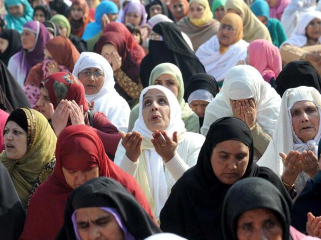 Kashmiri women perform Eid al-Adha prayers in Srinagar. AFP Photo