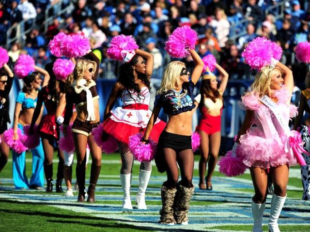 Members of the Tennessee Titans Cheerleaders perform during the game against the Indianapolis Colts at LP Field in Nashville, Tennessee. (AFP Photo)