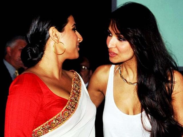 Bollywood actress and brand ambassador for Melbourne's Indian Film Festival, Vidya Balan (L), greets Indian actress Malaika Arora Khan during the announcement of the brand ambassador in Mumbai. (AFP)