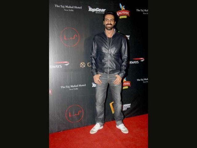 Arjun Rampal looks smart in the black-grey ensemble.