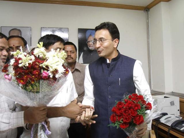 New HRD minister of state Jitin Prasada takes charge at Shastri Bhawan office in New Delhi. HT/Vipin Kumar