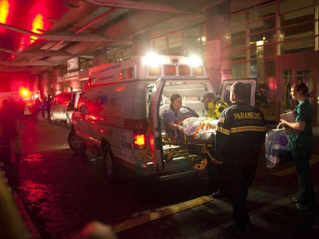 Paramedics evacuate patients from New York University Tisch Hospital due to a power outage as superstorm Sandy makes its approach in New York. Reuters photo