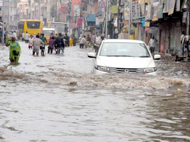 A water-logged Dr Besant road following heavy rains due to Cyclonic Storm Nilam in Chennai. UNI Photo