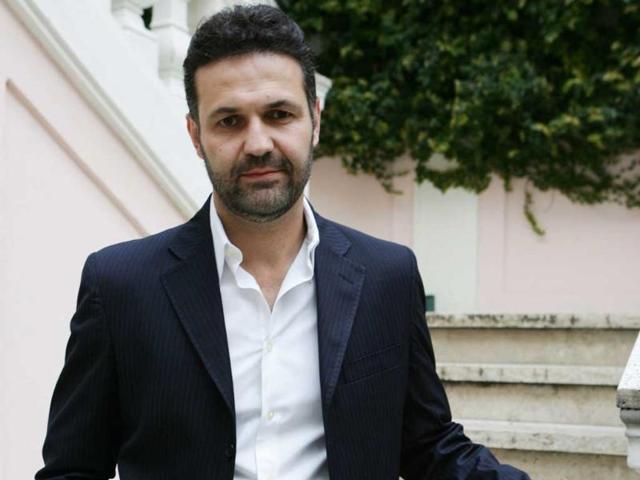 Khaleed-Hosseini Khaleed-Hosseini