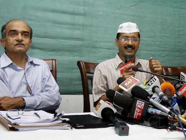 Arvind Kejriwal, Prashant Bhushan and Manish Sisodiya address a press conference in New Delhi. HT/Sonu Mehta