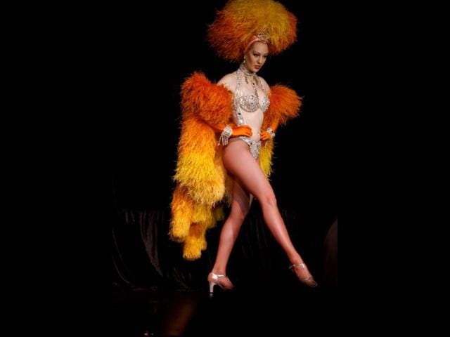A dancer from the world famous cabaret troupe, Moulin Rouge from Paris, performs in Gurgaon as a part of the World of Accor celebrations. HT/Manoj Kumar