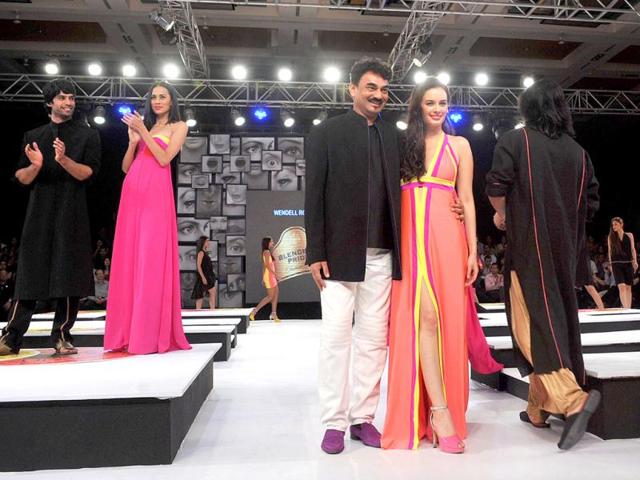 Evelyn Sharma poses with designer Wendell Rodricks. (Photo/AFP)