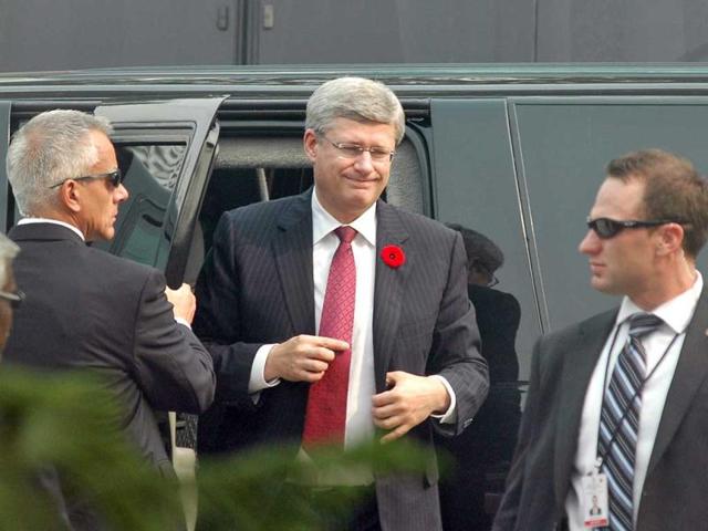 Canadian Prime Minister Stephen Harper (C) disembarks from a vehicle as he arrives to visit the historic Taj Mahal in Agra. Reuters/Brijesh Singh
