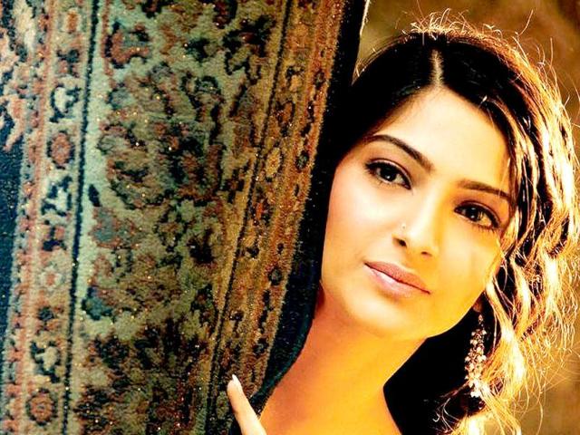Sonam Kapoor Wants To Do Father S Film Tezaab Hindustan Times Wonder how many of you have possibly even heard of leave alone remember this saucy actress sonam? sonam kapoor wants to do father s film