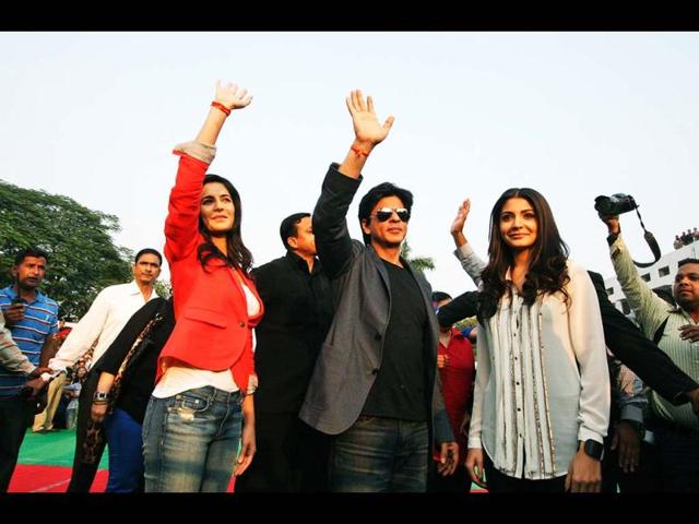 Anushka Sharma, Katrina Kaif, Shah Rukh Khan wave to the crowd in Jalandhar.