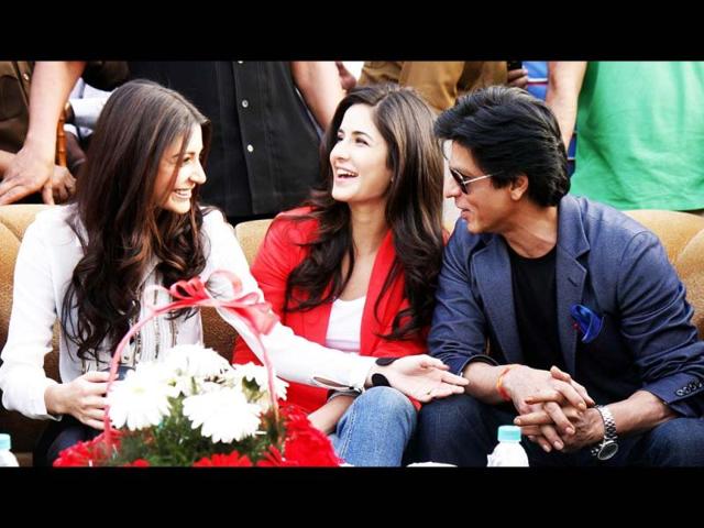 Shahrukh Khan, Katrina Kaif and Anushka Sharma are on a promotional spree! The trio is busy promoting their upcoming romantic saga Jab Tak Hai Jaan in different parts of the country. The actors went to Doaba College as a tribute to late Yash Chopra who was alumni of the college, in Jalandhar on November 7.