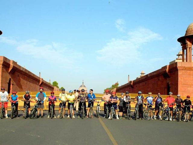 Members-of-the-Green-Pedals-group-pose-on-Raisina-Hill-New-Delhi-during-a-Sunday-ride-HT-photo Members-of-the-Green-Pedals-group-pose-on-Raisina-Hill-New-Delhi-during-a-Sunday-ride-HT-photo