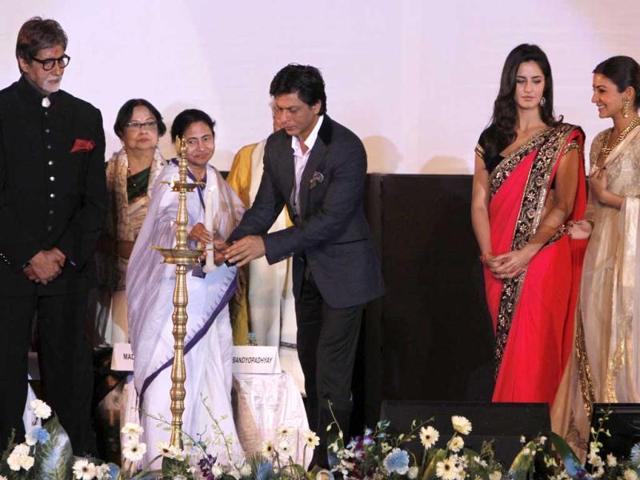Shah Rukh Khan inaugurates the 18th Kolkata International Film Festival and also promotes his upcoming film Jab Tak Hai Jaan.