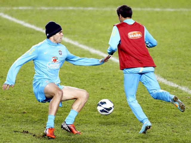 Brazil's Kaka, left, defends against Neymar during a training session in preparation for the team's upcoming international friendly soccer match against Colombia at Red Bull Arena. (AP Photo)