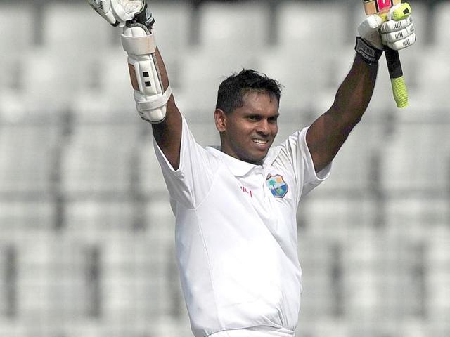 West Indies cricketer Shivnarine Chanderpaul acknowledge the crowd after scoring a double century during the second day of the first Test match between Bangladesh and West Indies at the Sher-e-Bangla National Cricket Stadium in Dhaka. (AFP Photo)