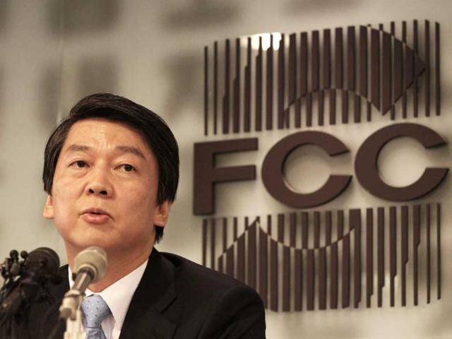 Independent presidential candidate Ahn Cheol-soo speaks during a press conference at the Seoul Foreign Correspondents Club in Seoul, South Korea. (AP Photo/Ahn Young-joon)