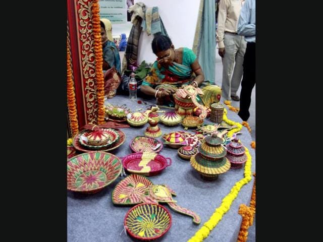 Visitors at the Bihar pavilion during the ongoing 32nd India International Trade Fair at Pragati maidan in New Delhi. (HT Photo/Sonu Mehta)