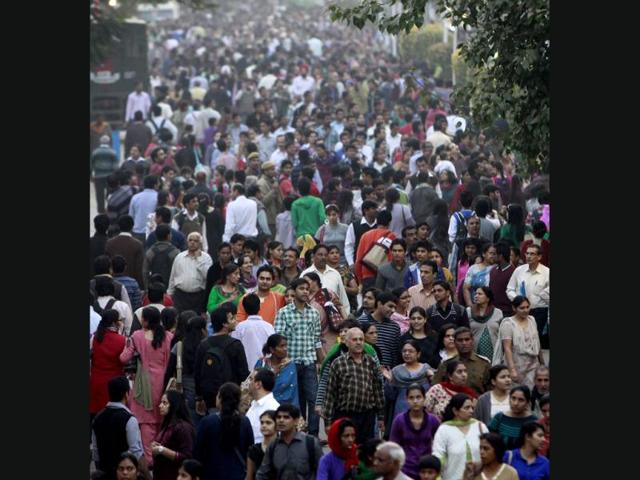 The 32nd India International Trade Fair, being held at Pragati maidan in New Delhi, saw a large number of people attend it during the weekend. (HT Photo/Sonu Mehta)