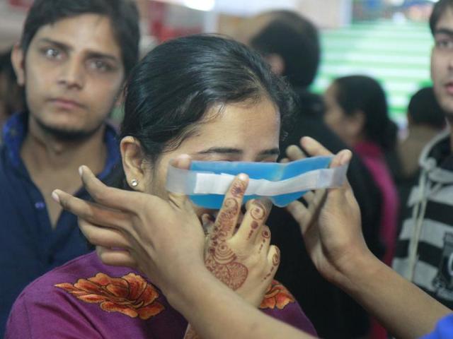 Customers visit stalls exhibiting health products during the 32nd India International Trade Fair at Pragati maidan in New Delhi. (HT Photo/Sonu Mehta)