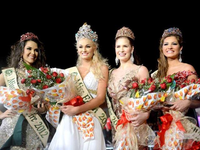 2012 Miss Earth winner Tereza Fajksova of Czech Republic (2nd L) poses with others winners Miss Fire Camila Brant (L) of Brazil, Miss Air Stephany Stefanowitz (2nd R) from Philippines, and Miss Water Osmariel Villalobos (R) from Venezuela during the coronation ceremony of the 2012 Miss Earth Competition in Manila. AFP photo