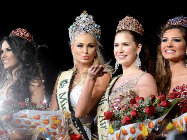 2012 Miss Earth winner Tereza Fajksova of Czech Republic (2nd L) poses with others winners Miss Fire Camila Brant (L) of Brazil, Miss Air Stephany Stefanowitz (2nd R) from Philippines, and Miss Water Osmariel Villalobos (R) from Venezuela during the coronation ceremony of the 2012 Miss Earth Competition in Manila. AFP photo