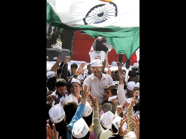 Activist-turned-politician-Arvind-Kejriwal-C-meets-supporters-during-the-launch-of-the-Aam-Aadmi-Party-in-New-Delhi-HT-Photo