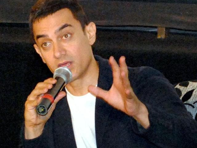 Aamir Khan seems to be explaining something with a lot of vigour at a Talaash press conference in Lucknow.