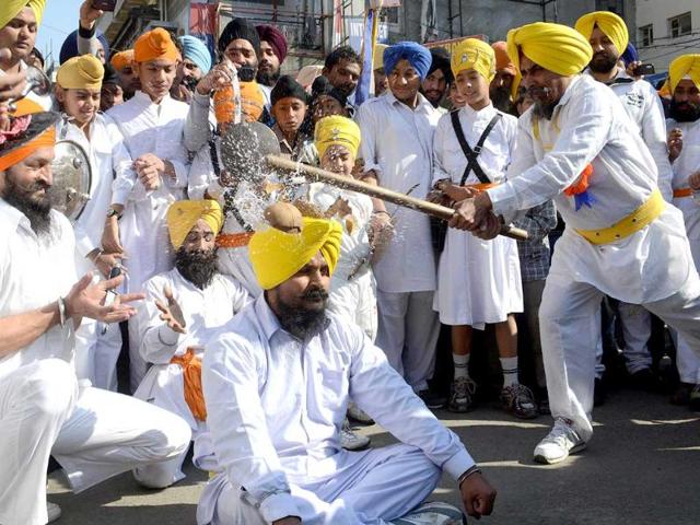Sikh Nihangs - warriors - demonstrate their 'gatka' skills during a procession from Sri Akal Takhat to the Golden Temple in Amritsar on the eve of the 543rd birth anniversary of Sri Guru Nanak. AFP Photo/Narinder Nanu